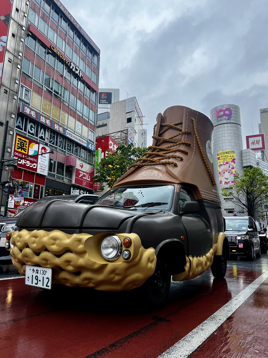 Bootmobile_JP's tweet image. #ブーツモービル は現在、 #渋谷駅 付近を走行中！
ぜひ探してみてください😊

撮った写真に #ブーツモービルを探せ を付けて投稿すると、#llbean のクーポンが貰えるキャンペーンも実施中です👍