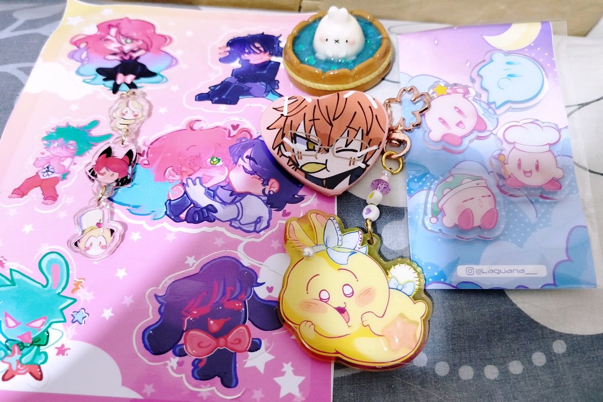 lin_rar_'s tweet photo. Hoy fui a la feria y compré algunas cositas ✨
También me dieron algunos regalitos ;; ✨
muchas gracias aaaa 💛✨ https://t.co/cWDajIIk3B