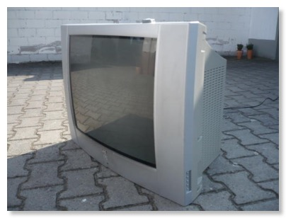 debeastmojo's tweet photo. @Gabriel520410 and a giant television, whole day with teaching television or ARD ZFD https://t.co/DM9CiWmQxb
