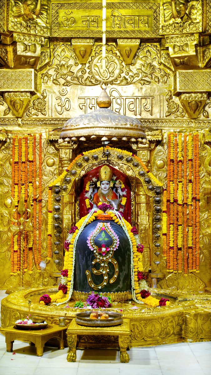 12Jyotirling's tweet photo. श्री सोमनाथ ज्योतिर्लिंग जी के आज के  मंगला शृंगार आरती दिव्य दर्शन 13.04.2025 https://t.co/J2jZQF0Oi5