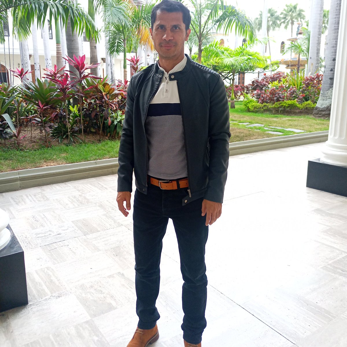 CharlesReport's tweet photo. #NuevaFotoDePerfil https://t.co/0G6sdeI3OZ