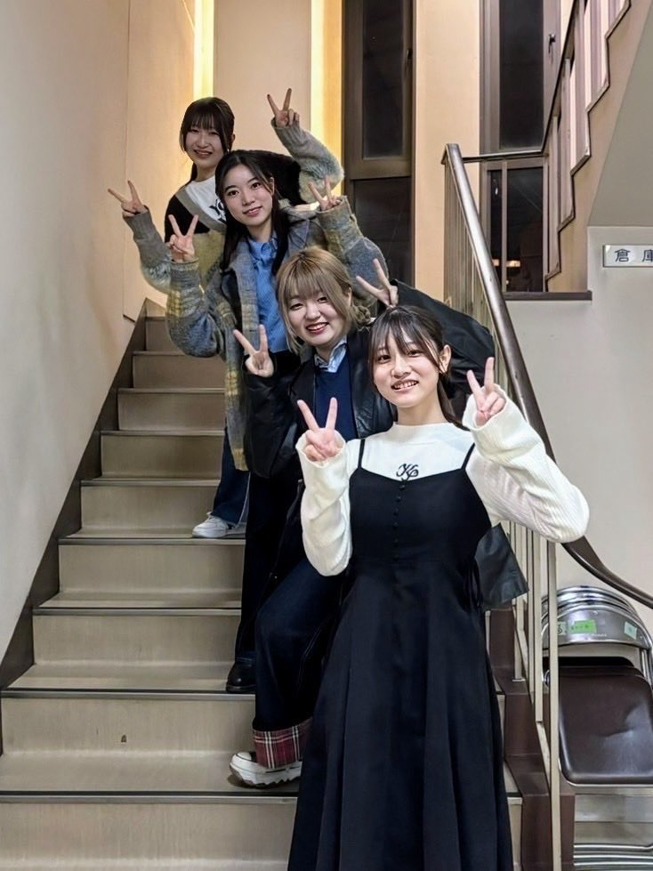 【パート紹介】
ごきげんよう☀️ホルンパートです！
現在は、3年生2人、2年生2人の4人で仲良く元気に楽しくハッピーに活動しています🎶
経験者2人(楽器所有者or1年以内に購入できる方)を募集しています！
ホルンは、多彩な音色を奏でる魅力満点の楽器です📯
応募お待ちしてます✨