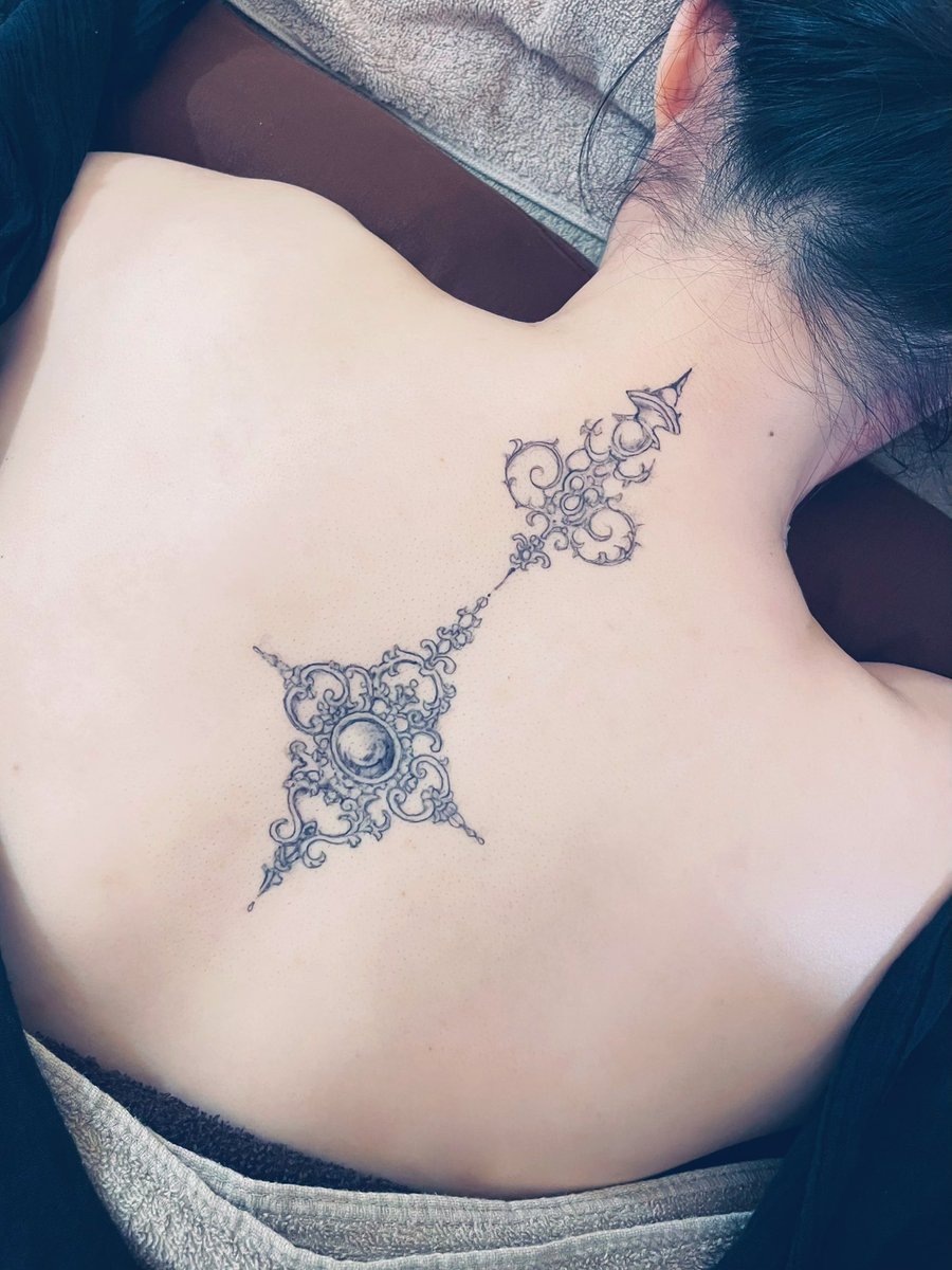 Mehndi208's tweet photo. サロメの背中はこんな感じでした https://t.co/MsMn6mKbZV