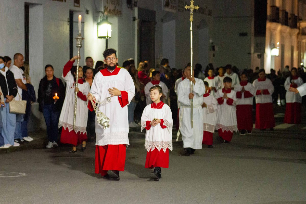 AlcaldiaPopayan's tweet photo. Desde la iglesia #SanAgustín salió la procesión 🕯️ de la Virgen Nuestra Señora de los Dolores y con ella inició la Semana Mayor epoca de reflexión ✝️ espiritual que une a propios y visitantes alrededor de la fe cristiana.

 #SemanaSanta 📯 una tradición que brilla en cada paso https://t.co/m8yg25E3Jb