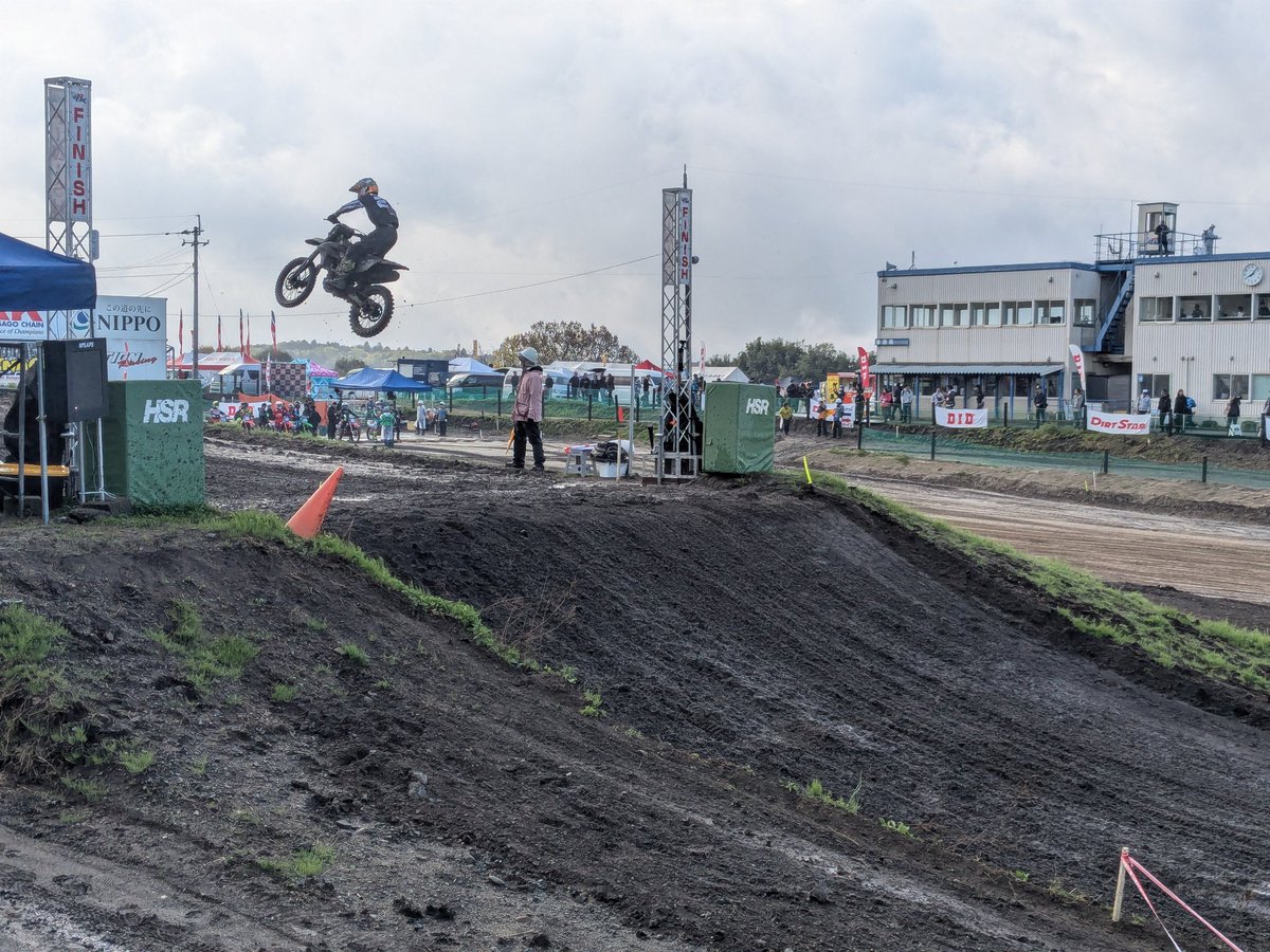 yosidaken02's tweet image. モトクロス全日本選手権HSR九州大会だよ！

バイクが飛ぶよ！
間近でみれるよ！
無料だよ！
みんなもおいでよ！！！

#MX #motoX #オフロード #モトクロス #バイク #HONDA