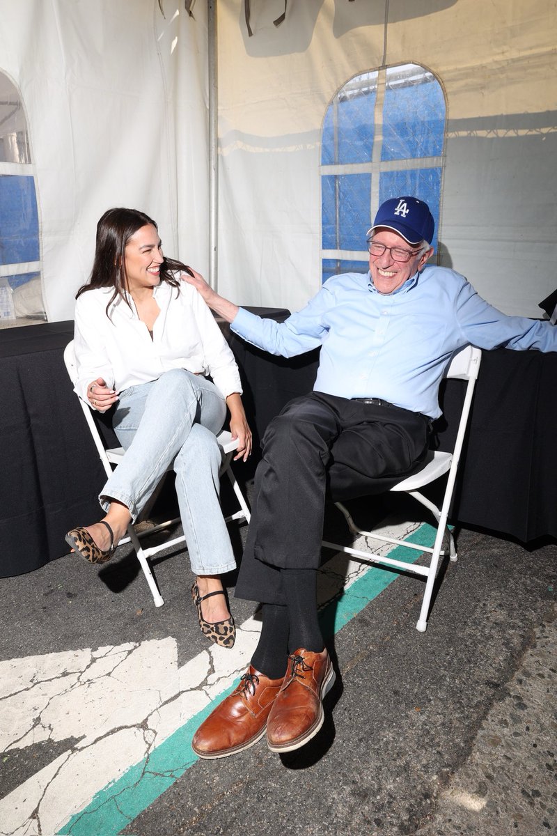 OliverHidWoh's tweet photo. Bernie &amp; AOC today in LA. https://t.co/g2dnlG4ZgR