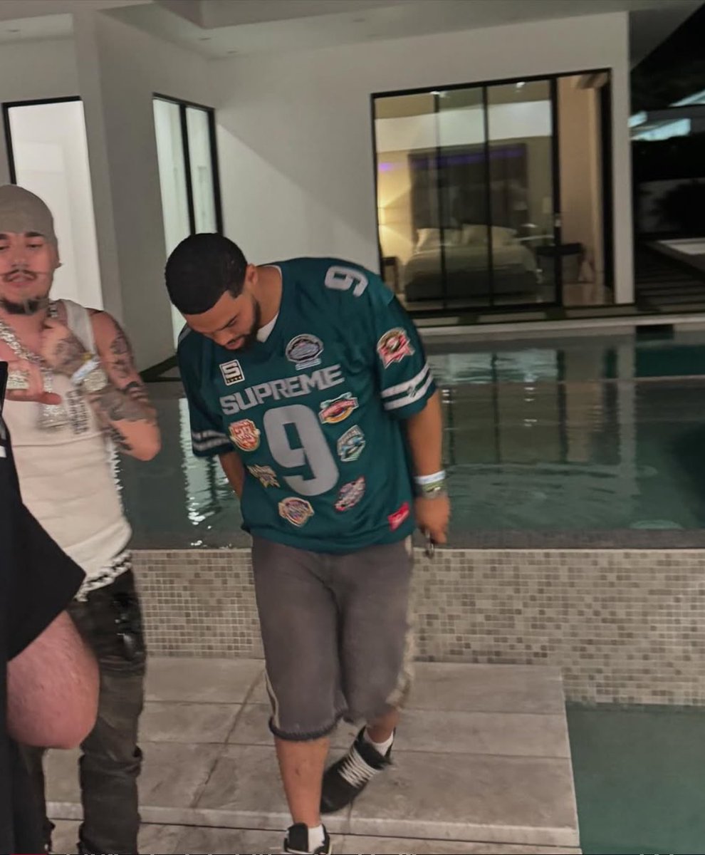 okjayse's tweet photo. why caleb williams hanging out with yeat? ๐ https://t.co/cepQiHcyqr
