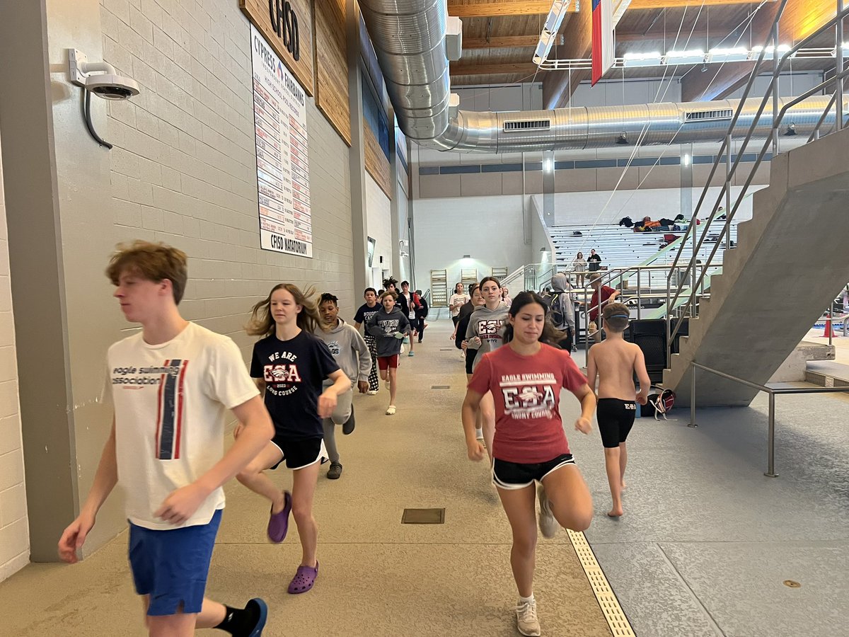 Long course… a few less turns 🔄and a whole lot more fun! 😎
ESA is killin it out here at our first LC meet of the season! These eagles are looking strong and feeling confident! Fly high eagles! 🦅 🦅🦅