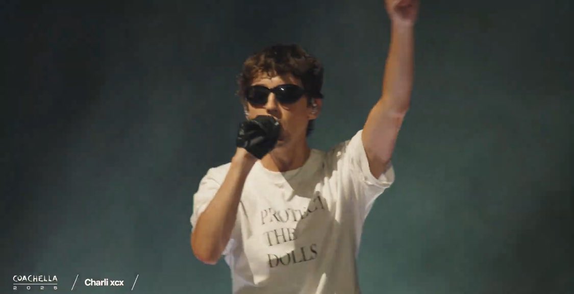 PopCrave's tweet photo. Troye Sivan wearing a “PROTECT THE DOLLS” shirt while performing with Charli xcx at Coachella. https://t.co/xWAwdbulAG