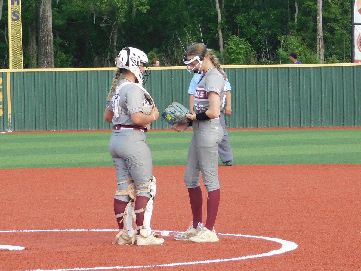 ShelbeeGros2027's tweet photo. Our team has won the last 7 games and are bats have been on fire. This has been such a fun year with one game left in the season before playoffs! Pitched 25 innings this week, 40 K’s, 3 ER, and an era .840. I now have 221 K’s this season!!Thanks Bree for being a rock back there for me! @CoachJenFuller @BethTorina @UACoachMurphy @ShelbiSunseri @SoftballDown @Softball_La @SBLive_LA @MikeCoppage1 @la_techSBCoachT @LCU_sftball @molly_fichtner @CoachRonFrost @e_newellcoach @United16u @UNITED_18U @ExtraInningSB @SBRRetweets @LegacyLegendsS1 @LSUEBengalsSB @coachjanelhayes