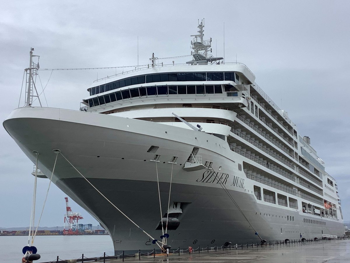 cruise_kanazawa's tweet photo. 4月13日(日) クルーズ船 #シルバー・ミューズ が入港しました。
本日は金沢港に停泊し、明日14日(月) 21:00に青森港に向けて出港する予定となっております。
※気象状況等により変更もありますのでご了承ください
最新情報HP→ https://t.co/jCbZ2ztc8U
#金沢港クルーズターミナル
#SilverMuse https://t.co/yOiVLiKunp