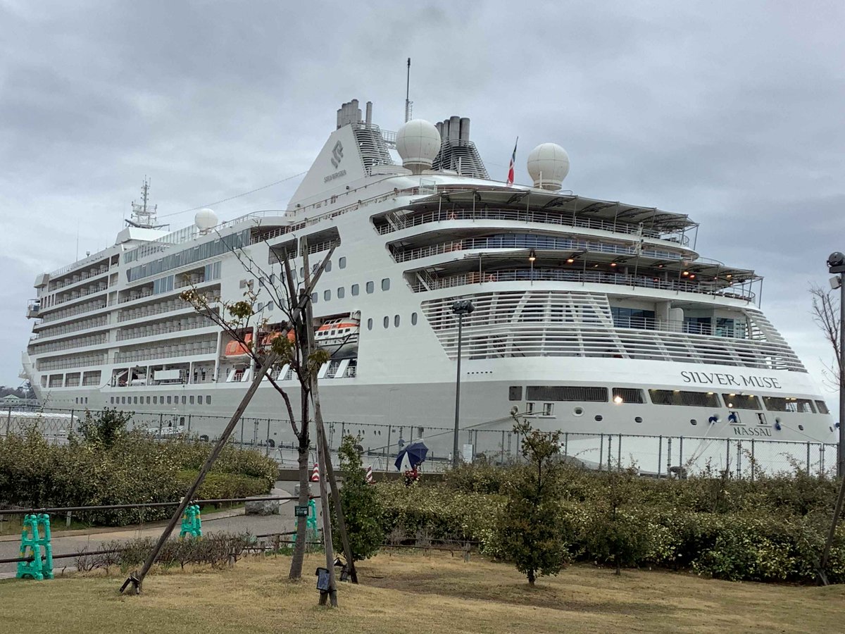 cruise_kanazawa's tweet photo. 4月13日(日) クルーズ船 #シルバー・ミューズ が入港しました。
本日は金沢港に停泊し、明日14日(月) 21:00に青森港に向けて出港する予定となっております。
※気象状況等により変更もありますのでご了承ください
最新情報HP→ https://t.co/jCbZ2ztc8U
#金沢港クルーズターミナル
#SilverMuse https://t.co/yOiVLiKunp