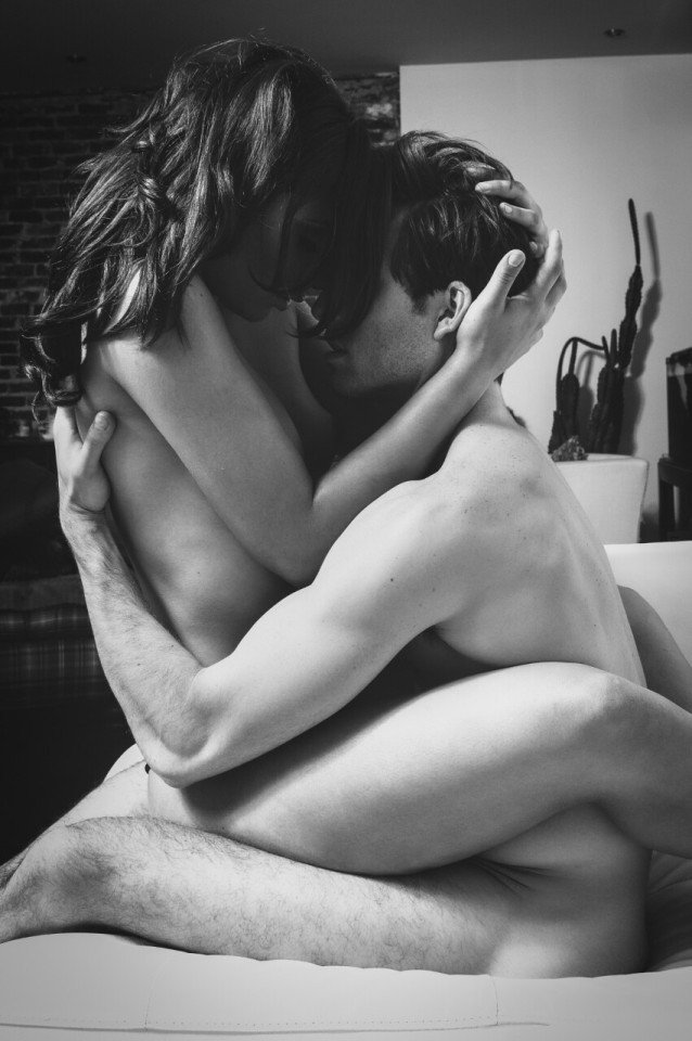 Miruzha's tweet photo. A veces, solo necesitamos un abrazo que una todas las piezas rotas... ❤️‍🩹 Nites! https://t.co/lcQJOUaYIT