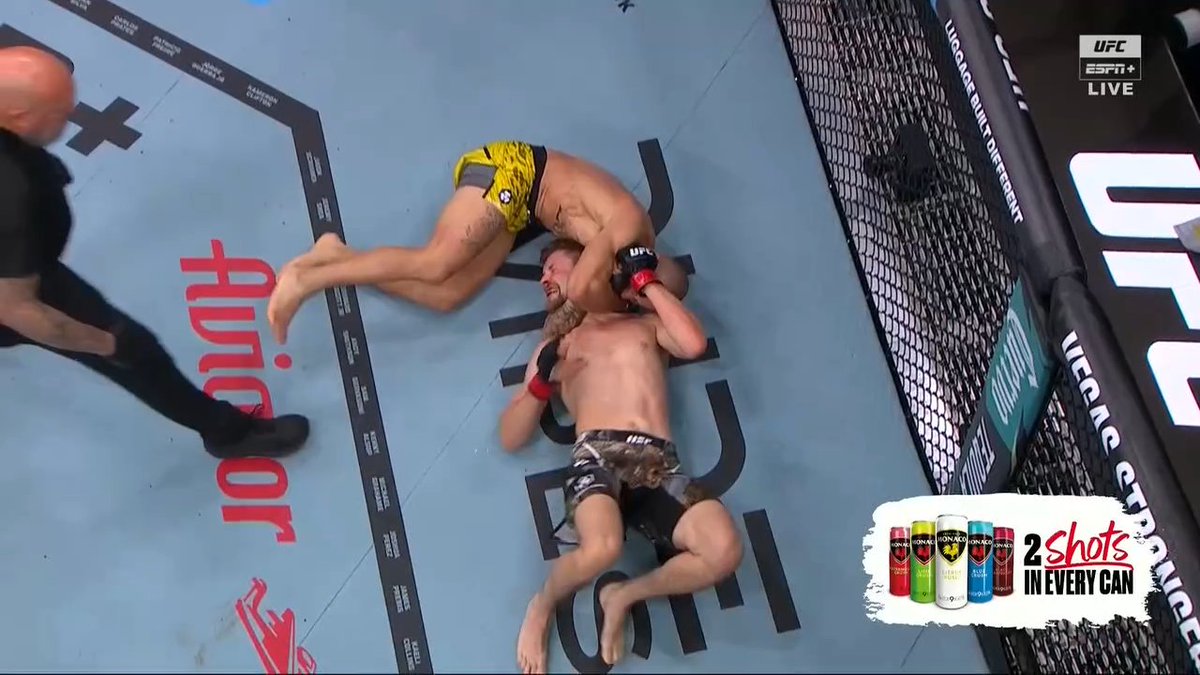 taboutsports's tweet photo. Left Right and a Choke

#UFC314 https://t.co/ldWz5t4EZh