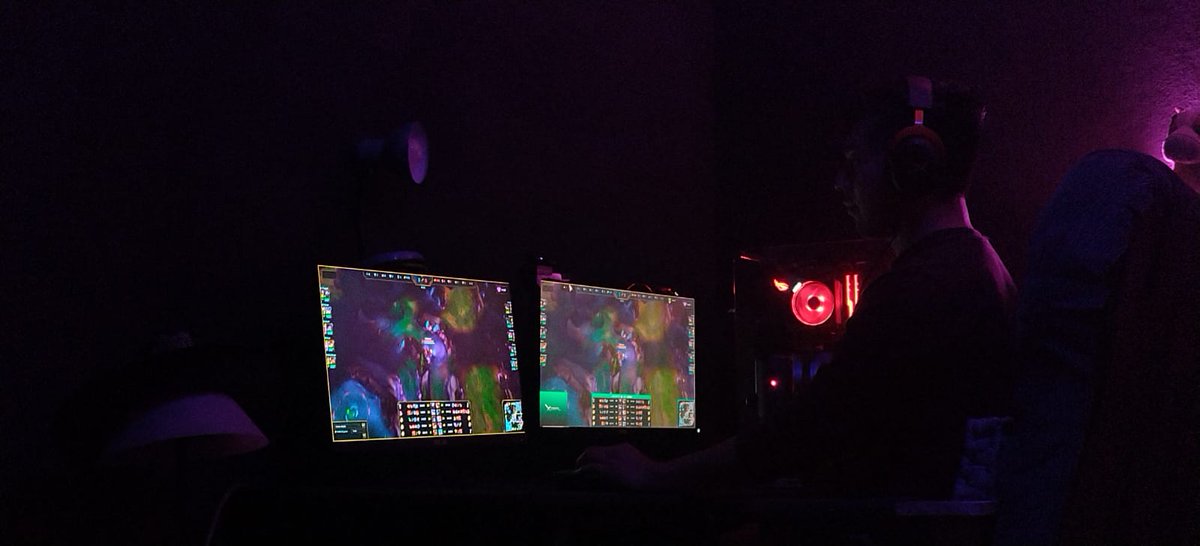 El trabajo de producción al igual que el de casteo es muy subestimado, pero cuando se realiza con disciplina y pasión se disfruta 📽️⚙️

vamos con todo en el:
#CircuitodeleyendasXzeal

Con:
@ElyChanGamer
<a href="/LaprasEl/">STR JuanD Lapras🎙️🐸🦋🐧</a>
<a href="/Anomaly_Arena/">Anomaly Esports Arena #LeyendasXZEAL👾</a>

#LeagueOfLegends 
#Broadcaster