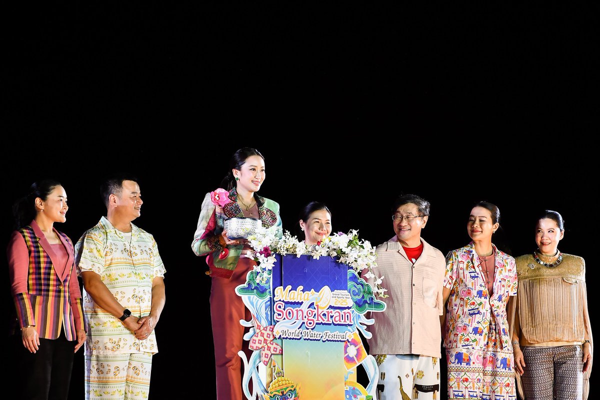 ปีนี้นายกอุ๊งอิ๊ง กล่าวเปิดงาน  Maha Songkran World Water Festival งานดีมากอยากให้จัดขึ้นแบบนี้ขึ้นทุกๆปีเลย

#นายกฯแพทองธาร #สงกรานต์ #สงกรานต์2568