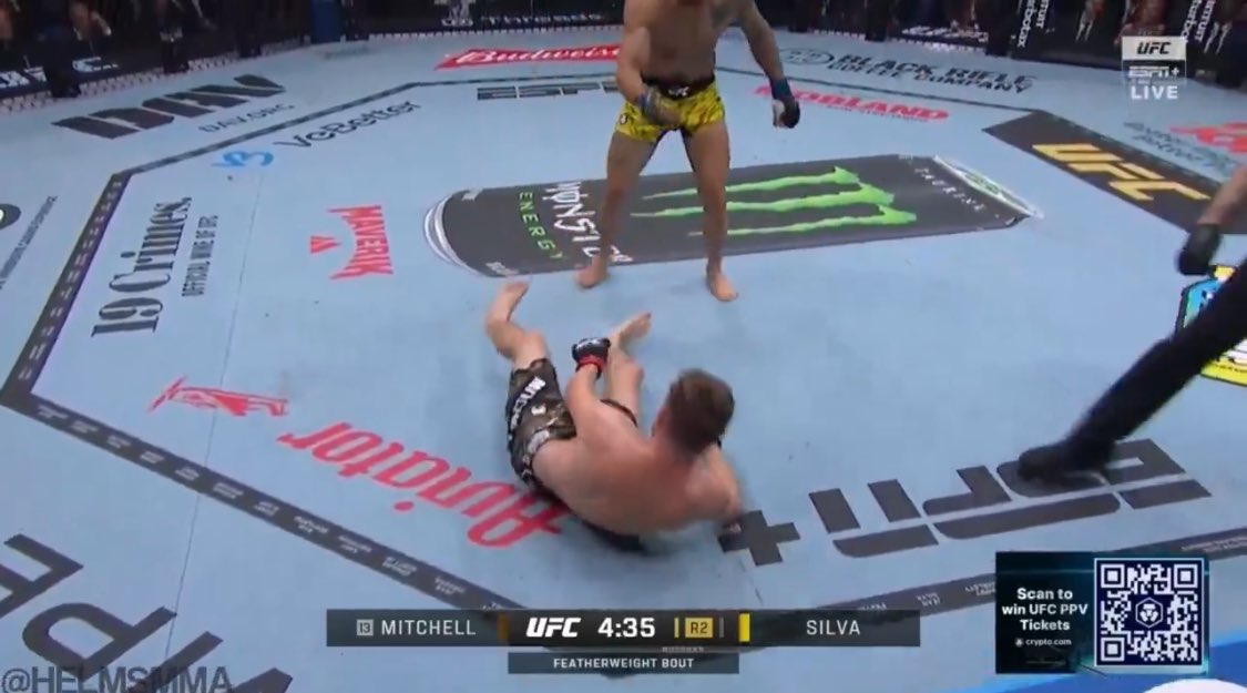 privetmohd's tweet photo. DROPPED HIM
OWNED HIM
PEICED HIM UP
CHOKED THE “ GRAPPLER “ 
MY GOAT JEAN SILVA OWNS THAT NAZI https://t.co/6xuV9edRap