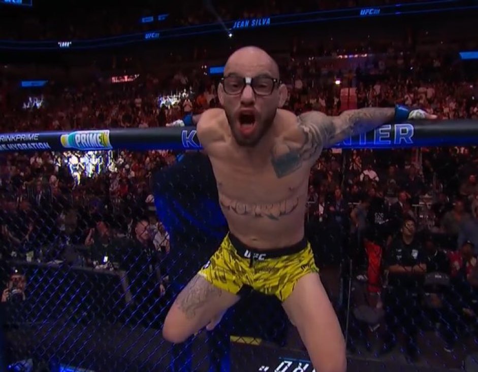 DovySimuMMA's tweet photo. Bro is 100% autistic #UFC314 https://t.co/u3SJJJBjPu