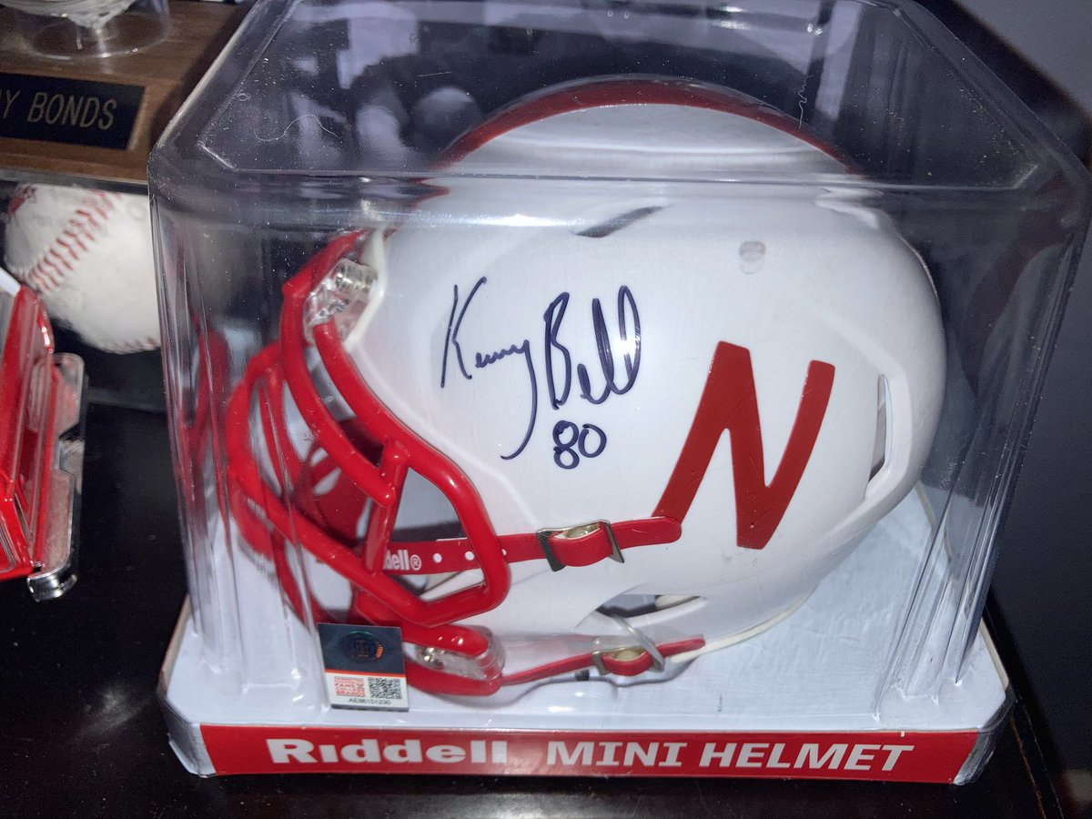 Matty522's tweet photo. Newest addition to the office signed by the legendary @AFRO_THUNDER80 won at auction tonight to help benefit @Jimmythegreatne and finding a cure for DIPG!! #JimmyTheGreat #BeHappyForNoReason #FuckCancer https://t.co/lZYPqFz9hg
