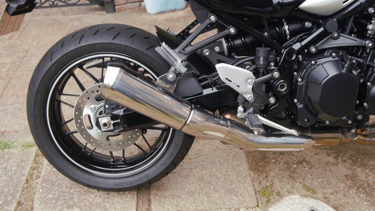 MVX25F's tweet photo. 大型免許取得して6年間 #Ducati を乗継いできましたが、ポジションと取回しがしんどくなってきて #Z900RS に乗換えました✨　初Kawasakiです！
これで少しはツーリングに行く回数が増えるかな🏍
これから少しずつカスタムしていくのが楽しみです。
#Z900RS 乗りの方情報交換よろしくお願いします！ https://t.co/urrMmJAdrw