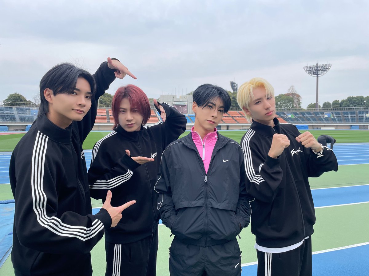このあと19:00〜⏰

#フジテレビ  「 #千鳥の鬼レンチャン 」400mサバイバルレンチャン⚡️

#OWV から #佐野文哉 が爆走します🦕💨
<a href="/sano_fumiya/">佐野文哉</a> 

#本田康祐 #中川勝就 #浦野秀太 が
応援に駆けつけました👊🔥
果たして結果は....

お見逃しなく‼️‼️
fujitv.co.jp/oniren/

#OWV_SUPERNOVA 💥