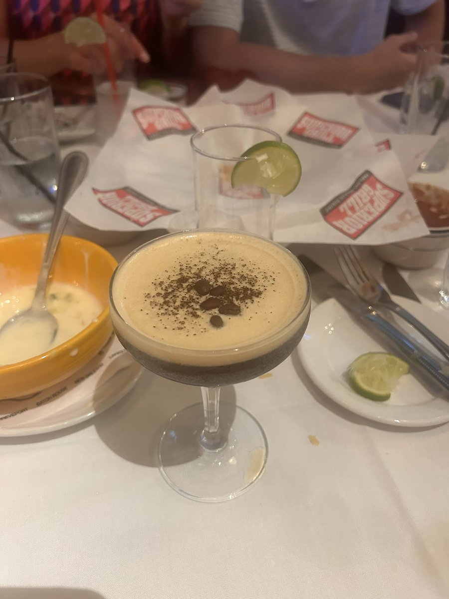 Chet_OCally69's tweet photo. Expected 3 beans and was blessed with cinco?!? Eager to munch this bartenders box rn #mandate #3beans #nola https://t.co/q32AmtYP59