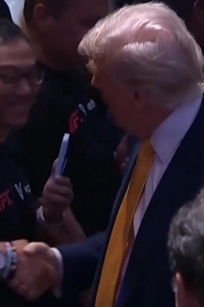 Sunny Lu shook hands with President Trump! 

I couldn’t be more bullish on VeChain if I tried! 

$VET TO A MILLION! 🚀🚀