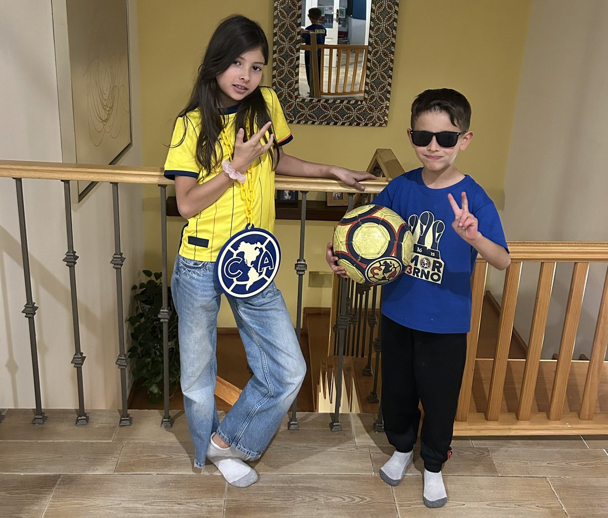 jpablo76's tweet photo. #MegaFutbol #SabadoFutbolero #vamosamérica #águilas #tricampeón  🦅
@ClubAmerica @TUDNMEX https://t.co/bDFiNGV1jF