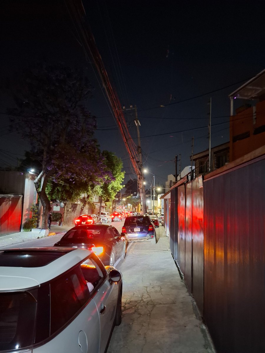 ARR_BEAR's tweet photo. Otra vez escándalo en san Bernabe no. 374, autos en sentido contrario estorbando las cocheras de las casas, urge intervención de la policía, cp. 10200 @SSC_CDMX @UCS_GCDMX @ALaMagdalenaC @C5_CDMX @GobCDMX https://t.co/ja8GyPuVwH