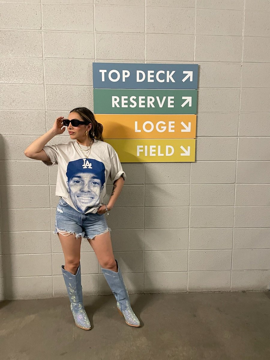 destinydrewann's tweet photo. 2 games in 2 weeks 🏆⚾️💙 https://t.co/CbIJEDihNd