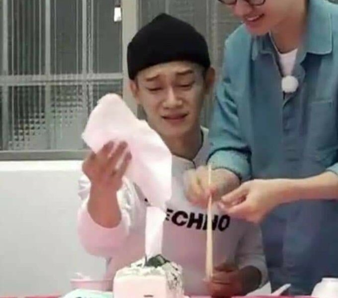 دوشب پیش انقد اینجا شعار دادم که نرین ، شما باید بمونین ، اکسو بهتون نیاز داره 
هیچی ، گوشیم شکست خودم رفتم

<a href="/B_hundred_Hyun/">Baekhyun_EXO</a> <a href="/layzhang/">Lay Zhang</a> 
<a href="/weareoneEXO/">EXO</a>