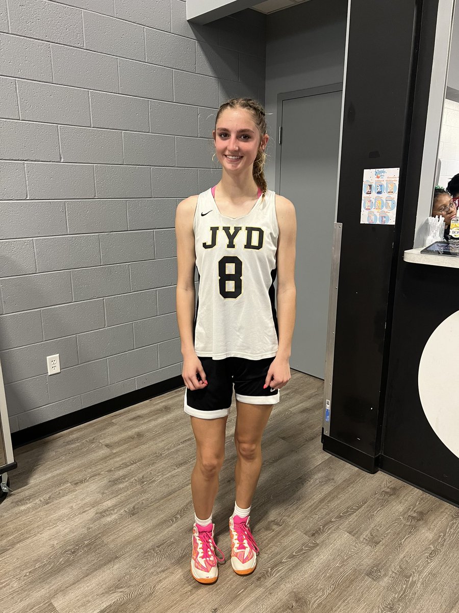 coachjvick1's tweet photo. Long 6โ0 guard that can shoot the 3 and does a great job moving without the ball. @Tyceedowney @Borderwar1 @PGHOklahoma @PrepGirlsHoops @abovelinehoops #theborderwar https://t.co/YclpC31Pb6