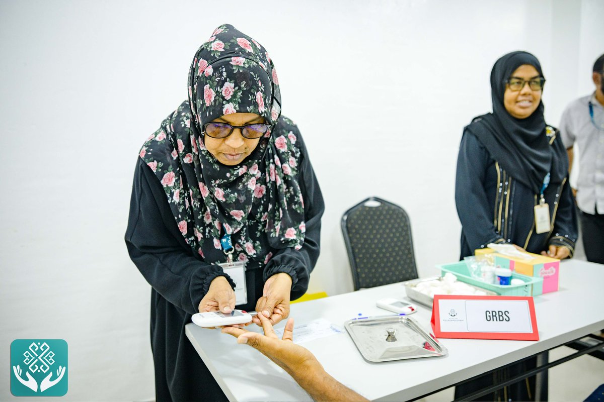 KRHmv's tweet photo. Public Health Unit staff conducted a health screening for the @kfcitycouncil and @TeamFenaka staff based in Kulhudhuffushi City as part of the World Health Day 2025 activities. The participants were provided with health education based on their screening results.

@MoHmv 
@governmentmv 
@presidencymv