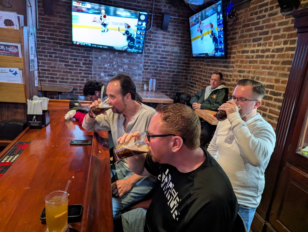 2Hotty71682's tweet photo. Caught in the act #CarBombs #SaturdayVibes https://t.co/jE60NDDkW0