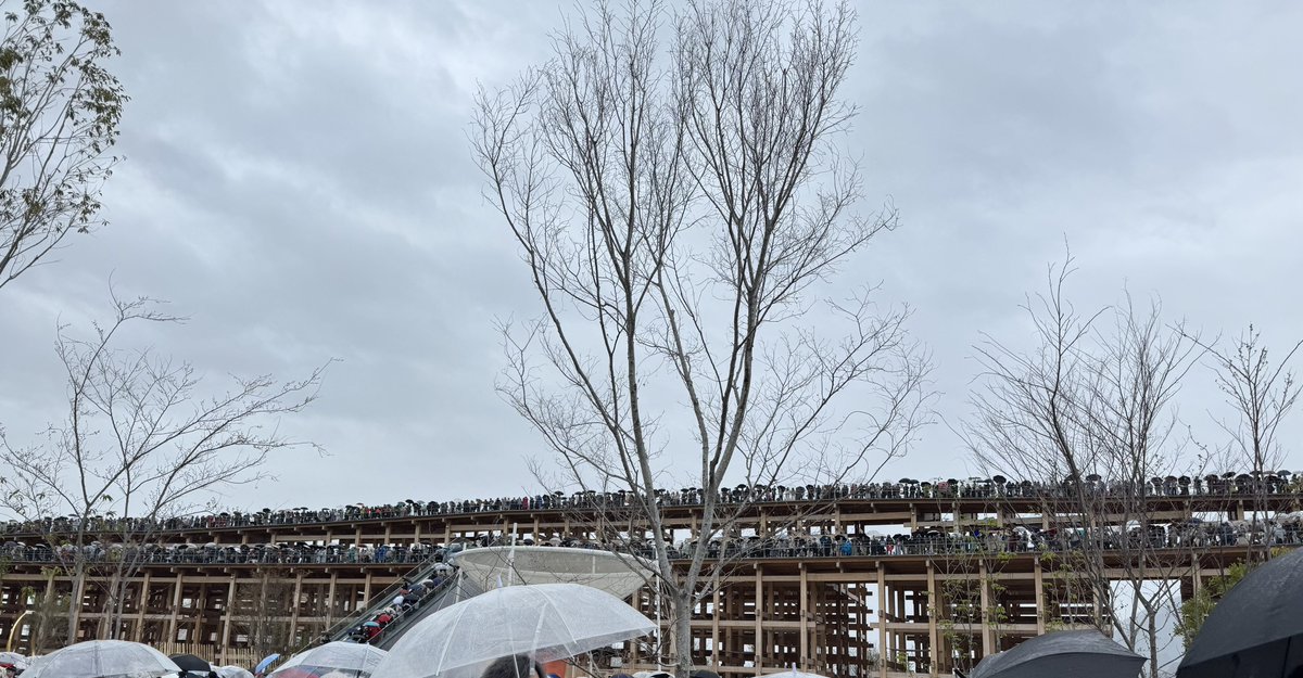 大屋根リングに凄い人😳初日で雨にも関わらず大阪関西万博は大人気😆

以降は<a href="/kabu1000_expo/">かぶ1000 EXPO 2025 OSAKA</a>でポストして行きますね👍