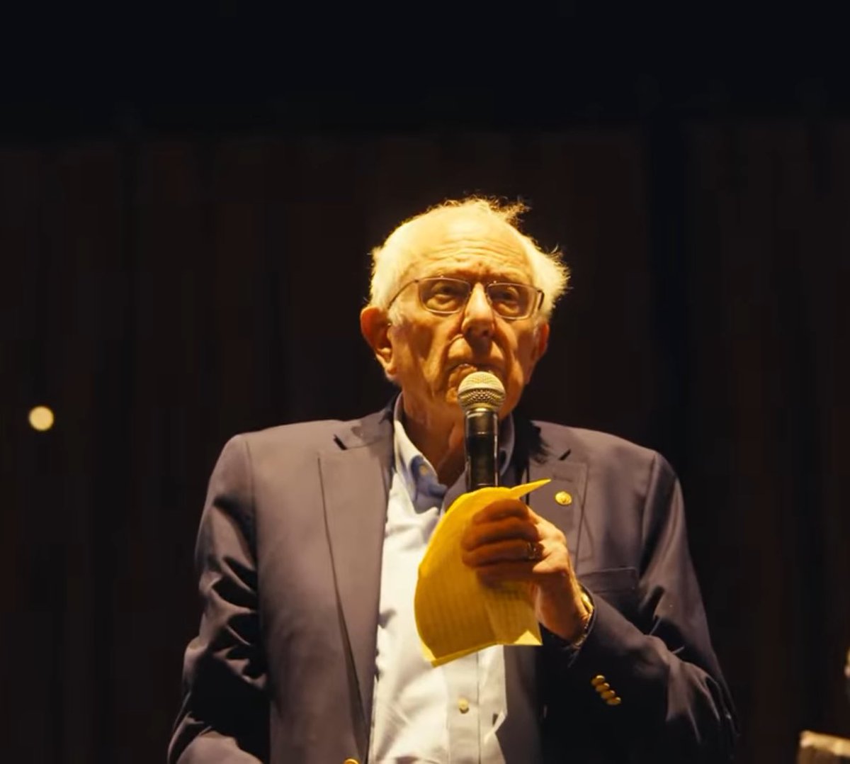 clairoshq's tweet photo. Bernie Sanders is currently holding a speech introducing Clairoโs Set at Coachella ! https://t.co/z9OD8qsEQv