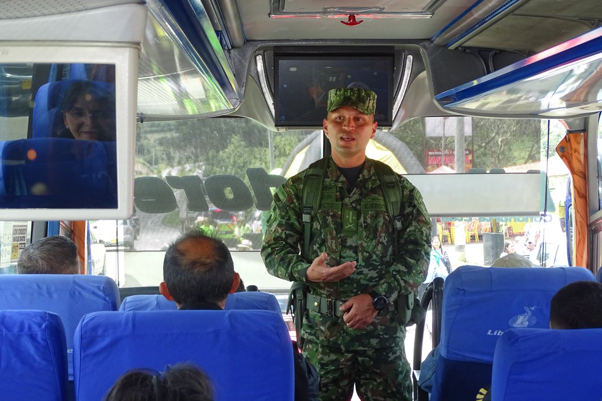 Ejercito_Div5's tweet photo. Desde el peaje Albarracín, en límites entre Boyacá y Cundinamarca, la #PrimeraBrigada, junto a @GobBoyaca, el Instituto de Transito de Boyacá y @PoliciaColombia, realizó el lanzamiento de  #ViajeSeguro para esta #SemanaSanta.

Su Ejército está en la vía, protegiendo su camino. https://t.co/HUllqtuykE