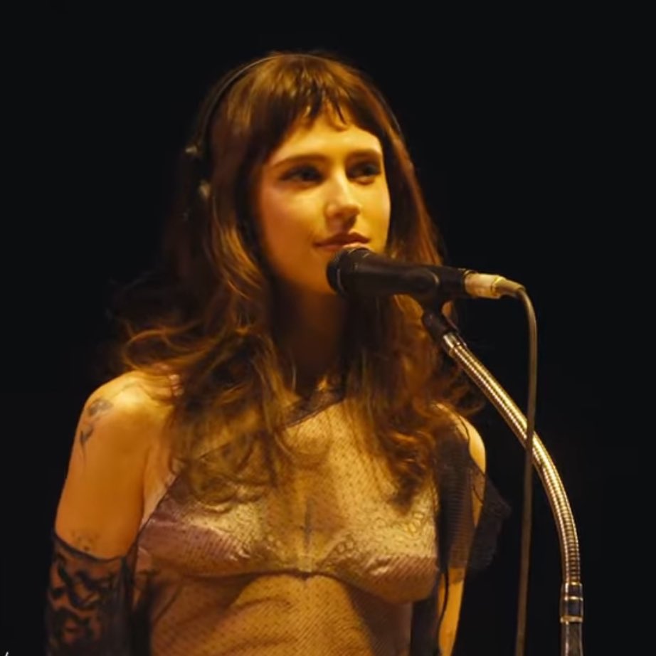 raspberhrriies's tweet photo. clairo is opening her coachella set with “second nature” https://t.co/hWrbC3upjL