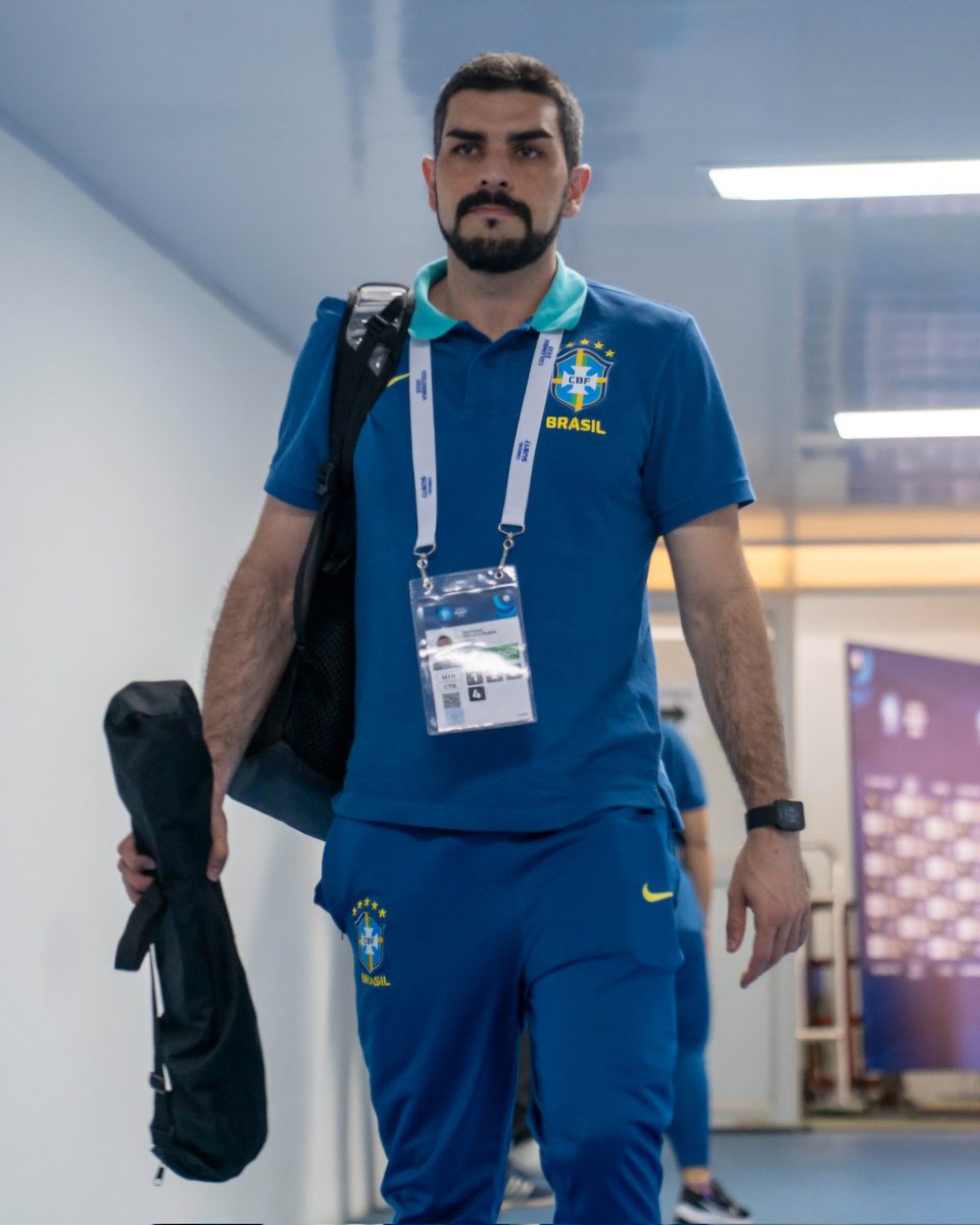 Galo na Base tweet media