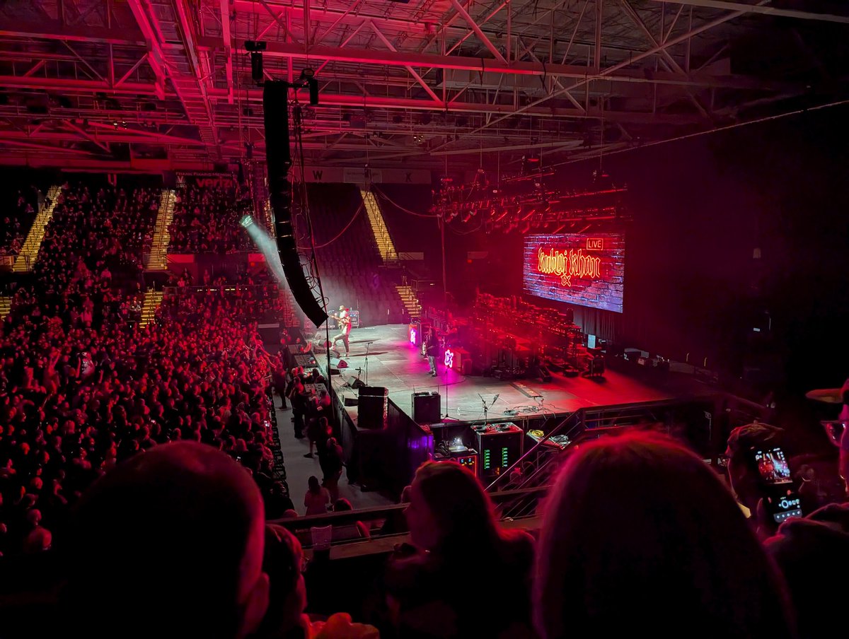 J_Bran3's tweet photo. Such an incredible concert! https://t.co/9rEmzhrgHc