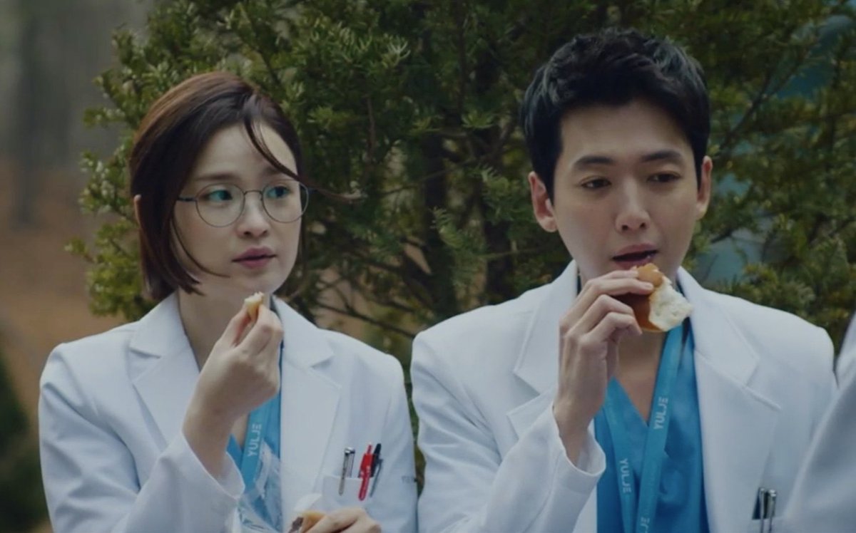 yeyeskii's tweet photo. i do see the potential between yiyoung &amp; dowon but it’s way too early to get invested. I’M NOT FALLING FOR IT AGAIN like when i thought about junwan and songhwa just because he defended her once in episode 1 of hosplay. NEVER AGAIN 😂🫵🏻 #ResidentPlaybook #ResidentPlaybookEp1 https://t.co/DPkQOjXNqJ