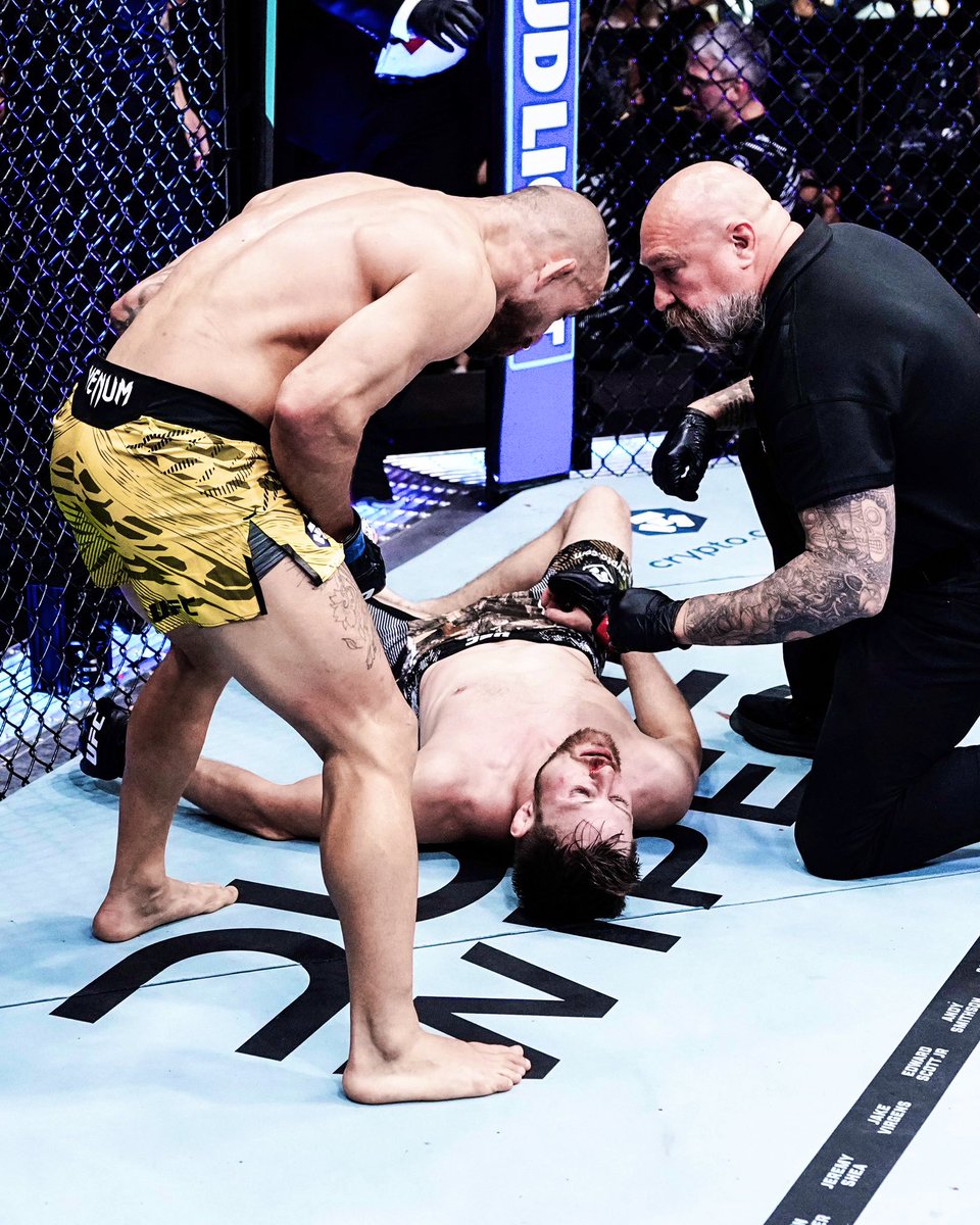 Fight Pics That Go Hard tweet media