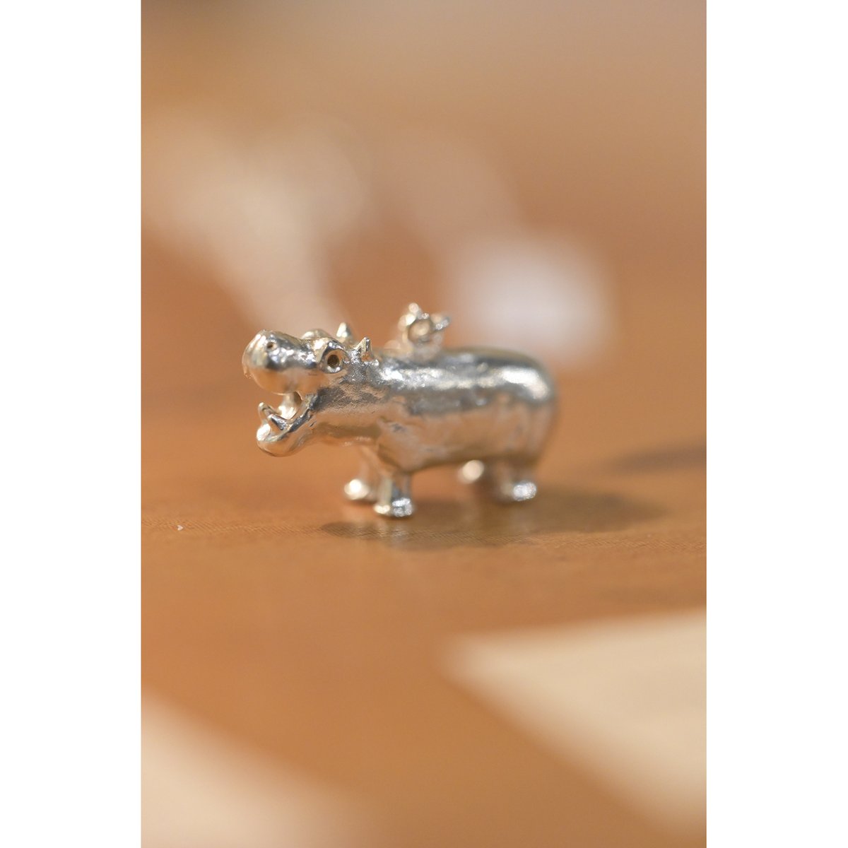 AlpinoGinka's tweet image. PEACE PIECE ANIMALs 最終日 blog.goo.ne.jp/alpinoginkablo… @AlpinoGinkaより 
#ネックレス #necklaces #カミキリムシ #アシナガバチ #ダチョウ #カバ #サイ #シマウマ #ウミガメ #タツノオトシゴ #アイベックス #椅子 #人 #サソリ #装身具 #アクセサリー #さいたま市 #大宮 #ギャラリー