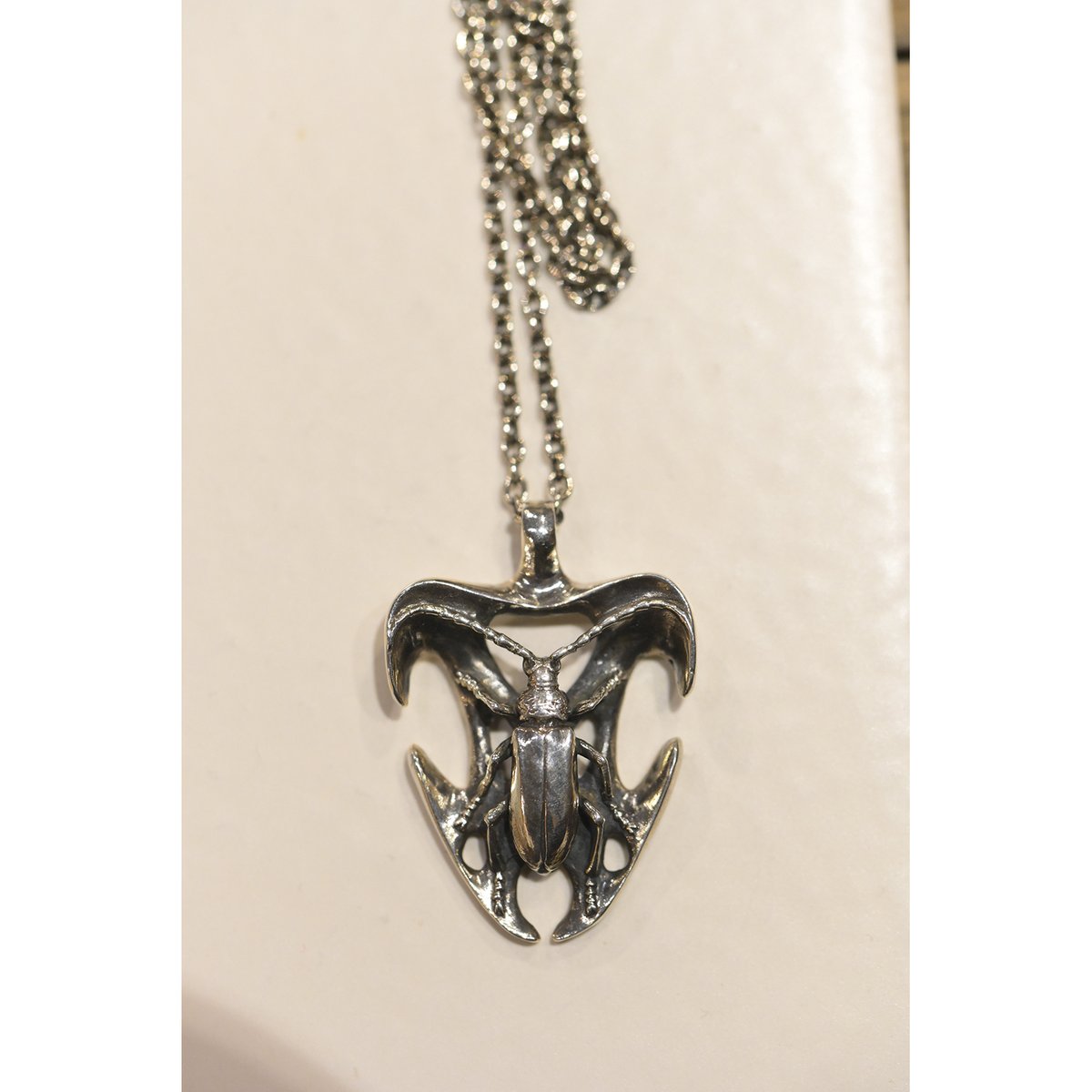 AlpinoGinka's tweet image. PEACE PIECE ANIMALs 最終日 blog.goo.ne.jp/alpinoginkablo… @AlpinoGinkaより 
#ネックレス #necklaces #カミキリムシ #アシナガバチ #ダチョウ #カバ #サイ #シマウマ #ウミガメ #タツノオトシゴ #アイベックス #椅子 #人 #サソリ #装身具 #アクセサリー #さいたま市 #大宮 #ギャラリー