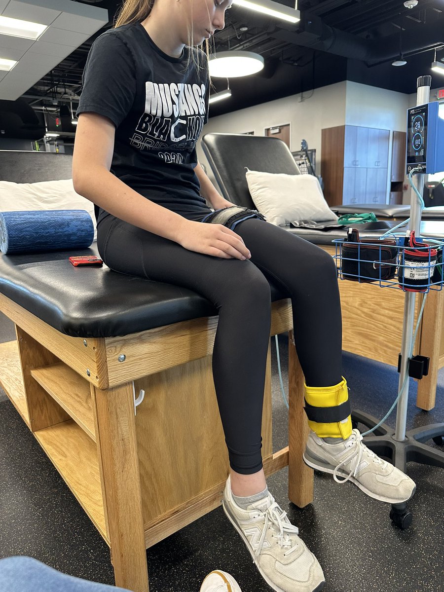 mistre825's tweet photo. My memory this week! 🥹And now she’s asking if her knee is healed enough to play soccer again! Got a smaller knee brace and was pushed hard in PT. She’s putting in the work for her comeback (with some happy dancing!) 👏🏻💪🏻@albion10gEcrl @CRHSLadySoccer @CoachGusMota @MC https://t.co/HTxKlDghwB