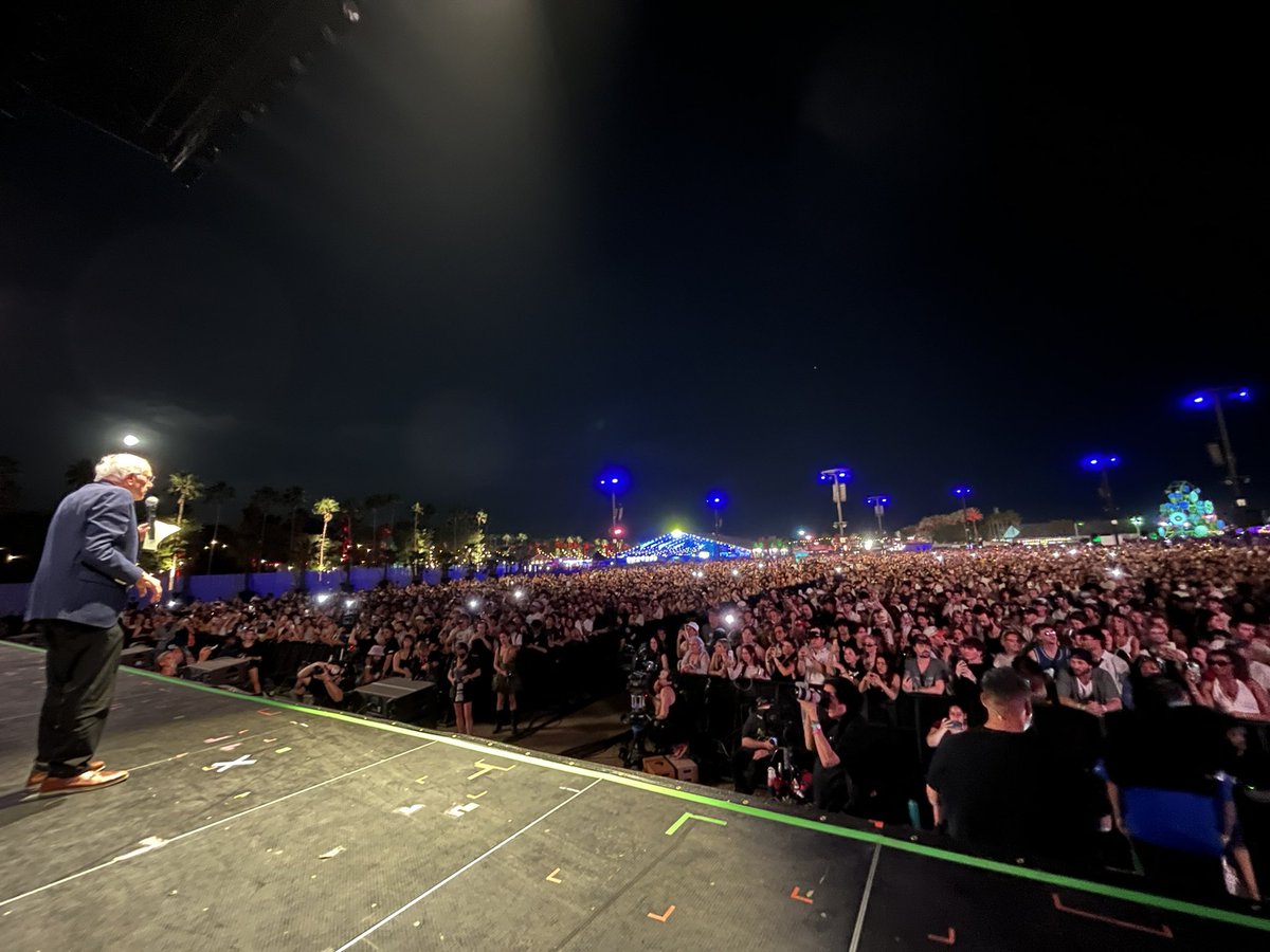 anna_bahr's tweet photo. Surprise @BernieSanders is at Coachella https://t.co/i03kJf5tR6