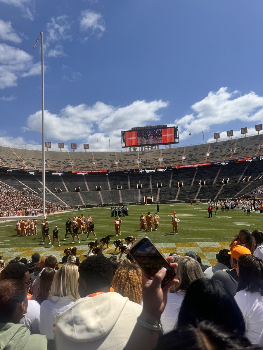 EliPietrowski23's tweet image. Had a great visit today to Tennessee and a great conversation with @coachjoshheupel. Thanks for having me!!! @coachsalmons1 @RedhoundFball @Evan_M_Davis