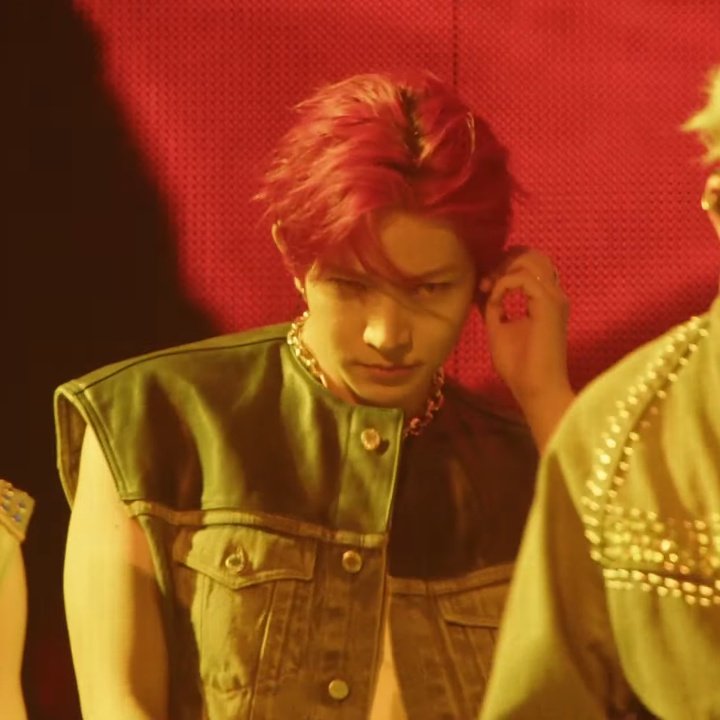 PR0DHEE's tweet image. OMG LEE HEESEUNG ??!!??!?!!