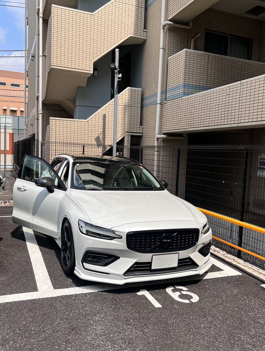 太陽のおかけ様で、クロスカントリーフロントグリルに変わった😆