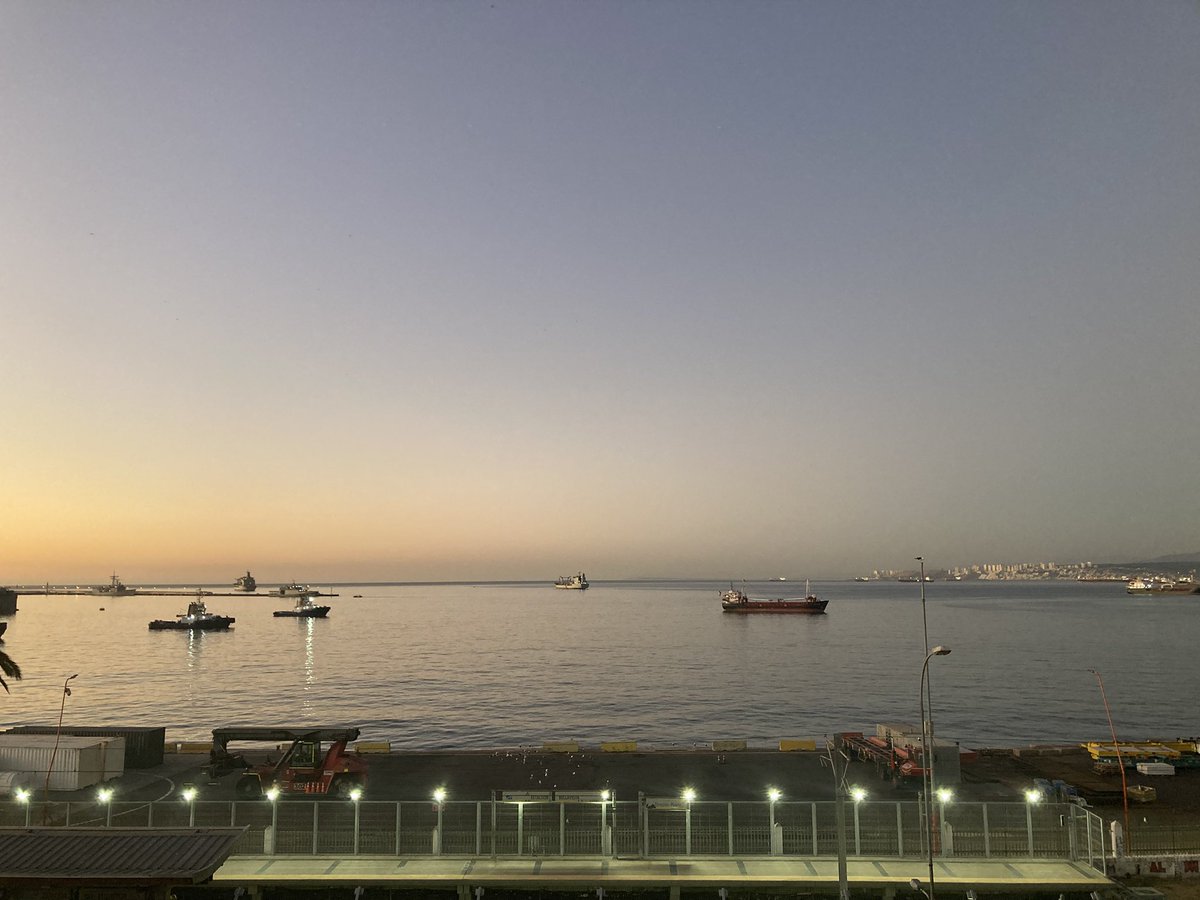 Luna Llena en Valparaíso 
🌕 🌊 🚢